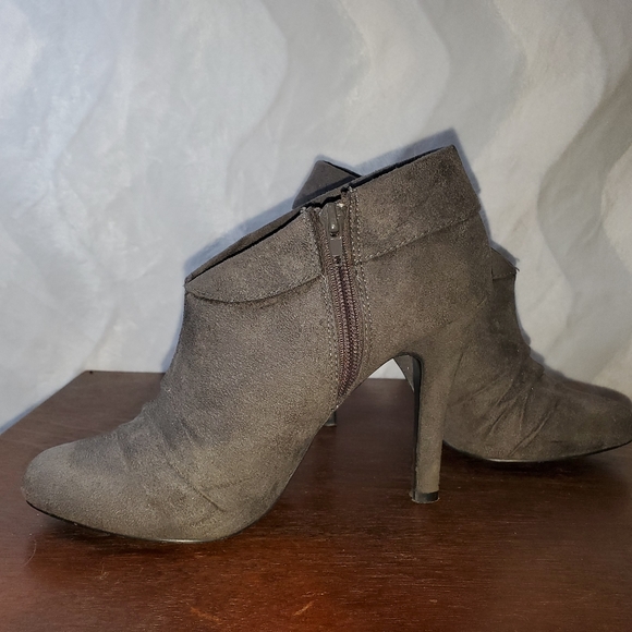 Charlotte russe grey heeled booties - Picture 4 of 6